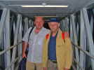 Ulli und Tobi verlassen das Flugzeug in Rio