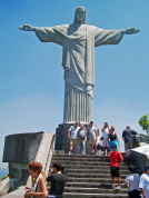 Men Drup an der Christusstatue auf dem Corcovado