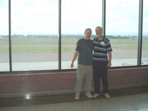 Brasilien Hubert und Wolf-Rüdiger im Flughafen Curitiba
