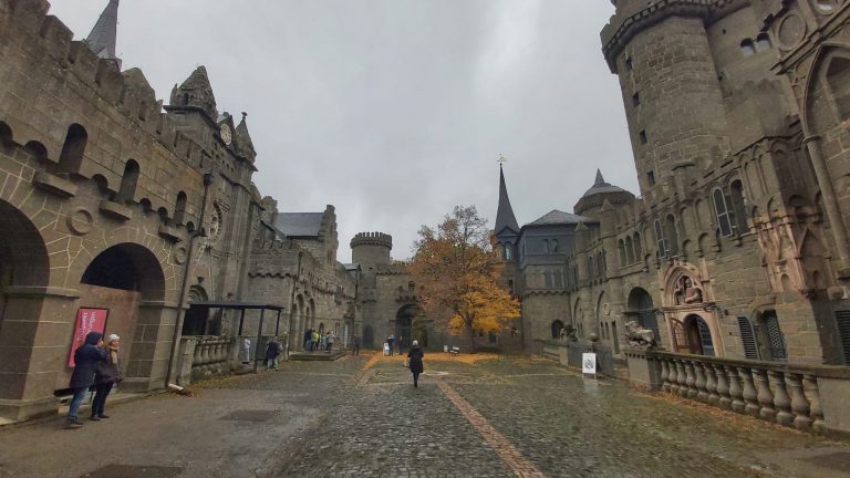 Home Innenhof Löwenburg