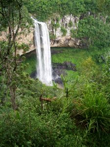 Brasilien Der erste Wasserfall