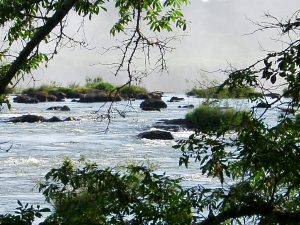 Brasilien Die Iguazu-Wasserfälle von Argentinien aus gesehen