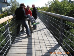 Michael wird von Thorsten und Wolf-Rüdiger das Fliegen beigebracht.