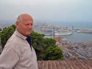 Tobi über den Dächern von Barcelona