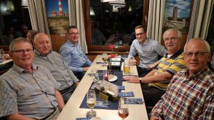 Zufriedene Runde im Pfahlbaurestaurant “Die Seekiste” Werner, Ulli, Thomas, Michael, Wolf-Rüdiger und Hubert