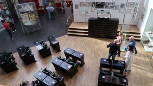 Alte Parlamentsmöbel