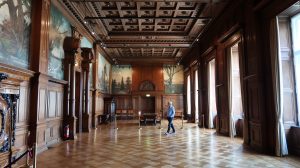 Wolf-Rüdiger inspiziert Villa Hügel