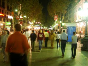 Nachts auf der Las Ramblas in Barcelona