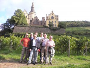 MEN DRUP vor Schloss Arensfels