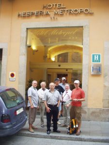 MEN DRUP vor dem Hotel in Barcelona